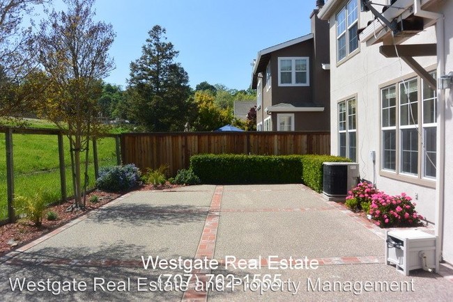 Building Photo - 4 br, 3 bath House - 114 Emerson Ave