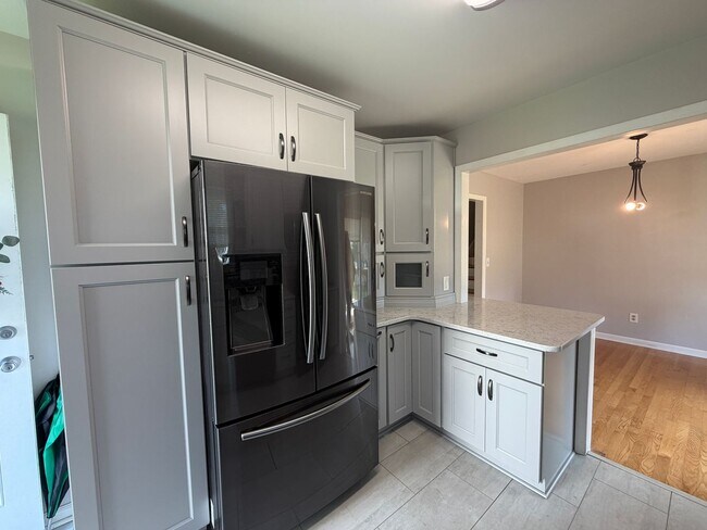 Building Photo - 2846 Envoy Dr