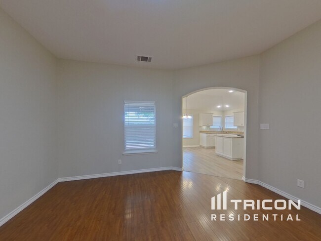 Foto del edificio - 648 Clearbrook St