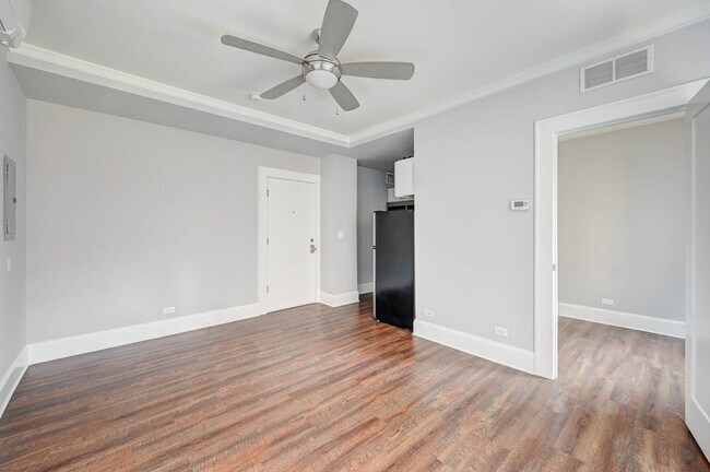 Foto del edificio - 818 W Lakeside Pl