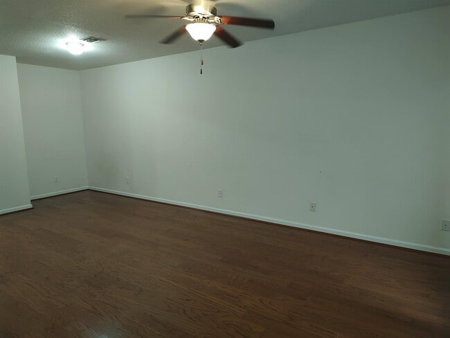 Building Photo - 4256 Four Oaks Blvd