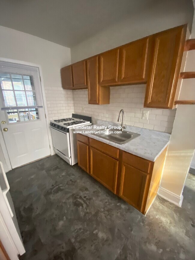 Building Photo - 4037 W School St