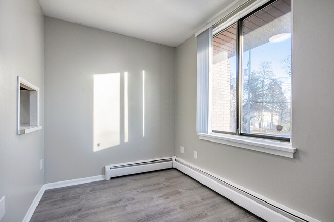 Foto del edificio - 120 Leonard St NE