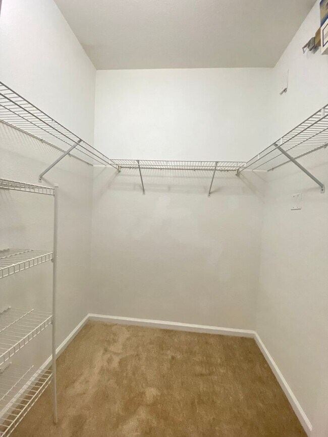 Building Photo - THREE BEDROOM CONDO IN GATED COMMUNITY