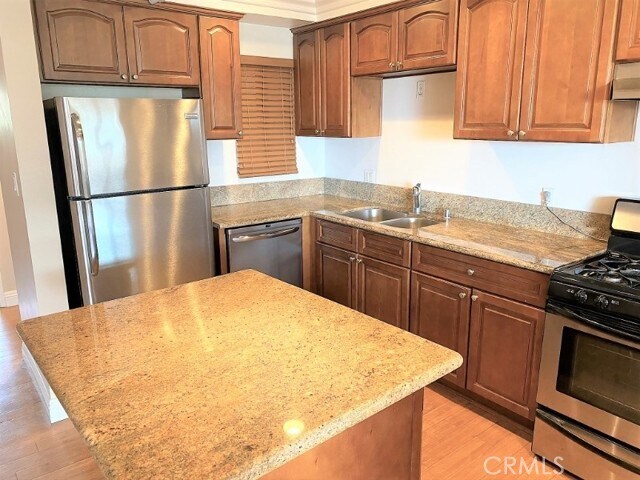 Foto del edificio - 100 Cliff Dr