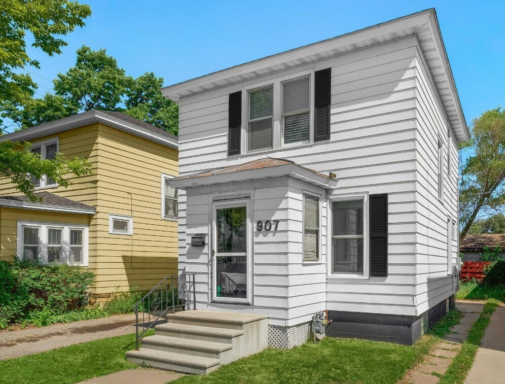 907 Green Bay St, La Crosse, WI 54601 House Rental in La Crosse, WI