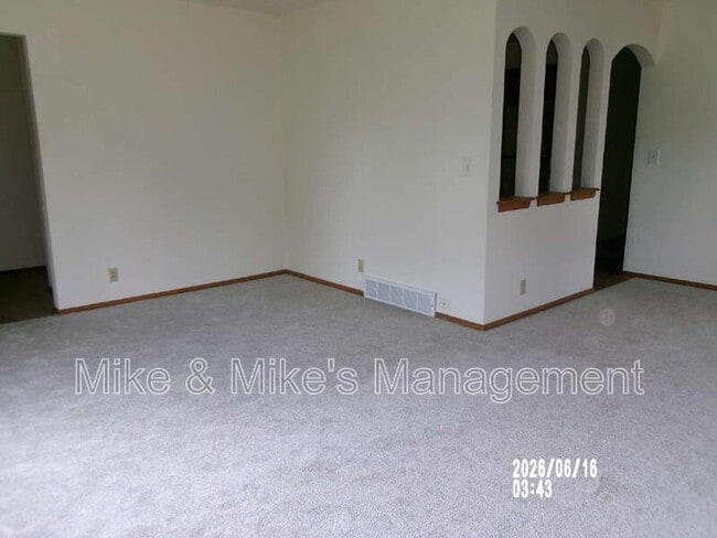 Building Photo - 18620 Midland Pl