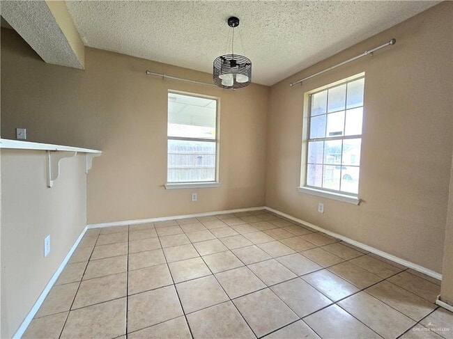 Building Photo - 3901 Mac Dr