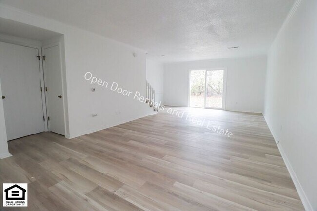 Foto del edificio - 2303 Versailles Village Pl