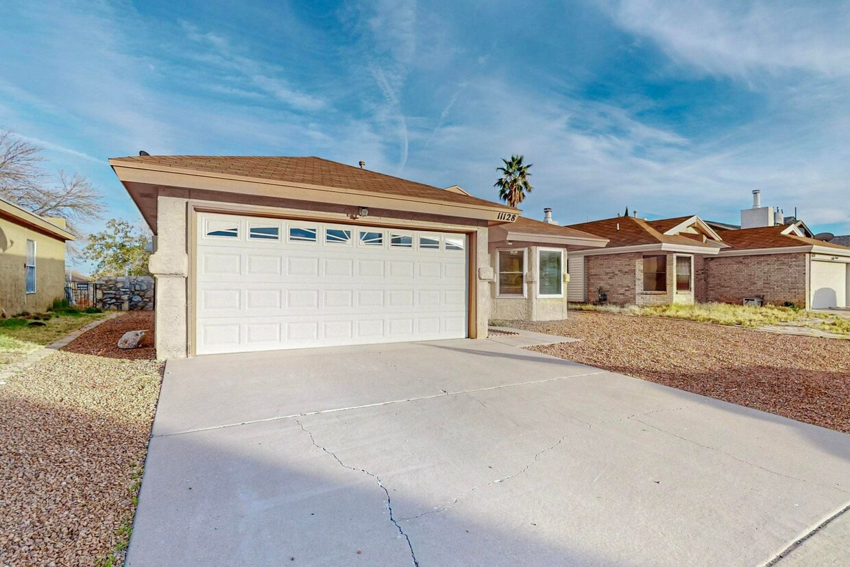 Foto principal - Charming 3 bedroom 2 bath home in Northeas...