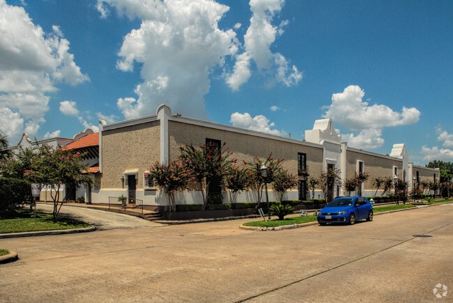 Building Photo - Trafalgar Place Townhome Condominiums