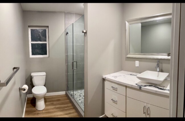 Foto del edificio - 2178 Oakmont St