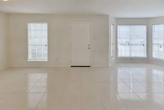 Interior Photo - 3818 Willow Springs Ln