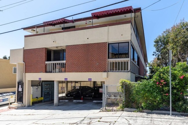 Building Photo - Spacious La Jolla Cond for Rent