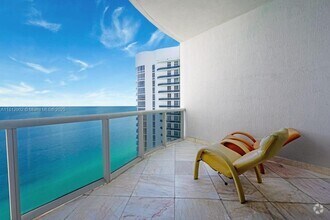Building Photo - 16001 Collins Ave