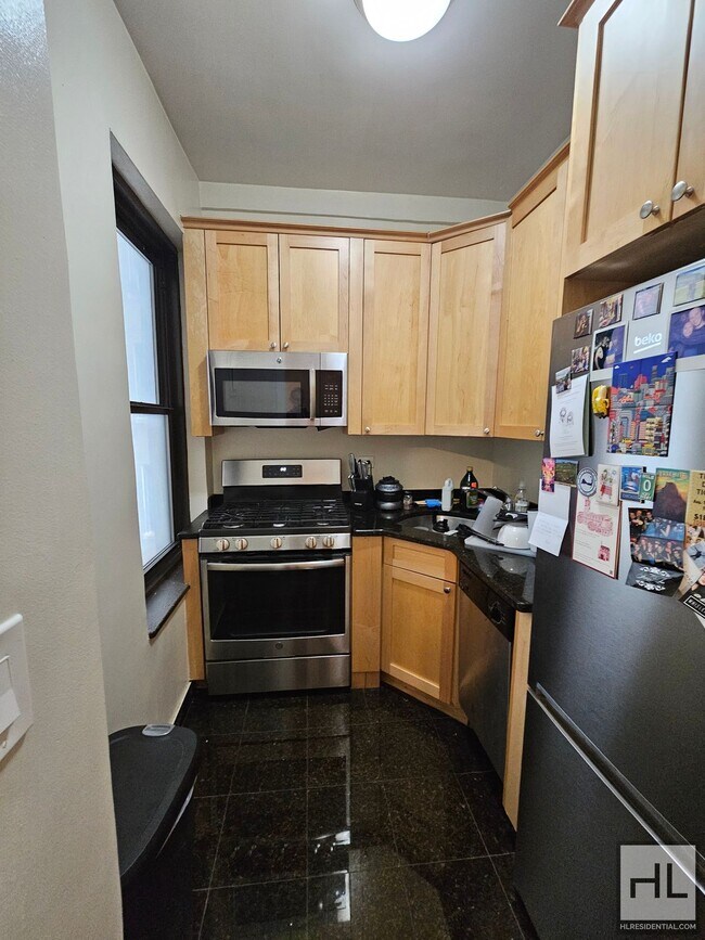 Foto del edificio - Spacious 1-Bedroom with 2 Full Bathrooms |...