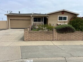 Building Photo - 444 Andrew Cir