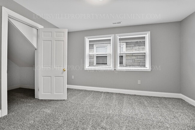 Foto del edificio - 4143 W Market St