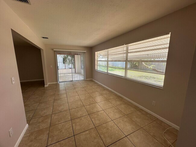 Foto del edificio - 744 SE Fallon Dr