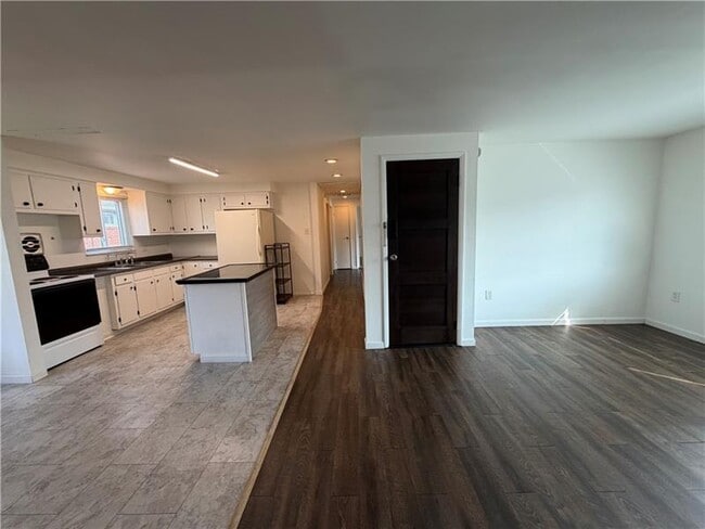 Building Photo - 2000 McMinn St