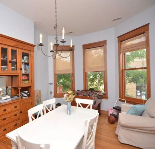 Building Photo - 5028 N Clark St