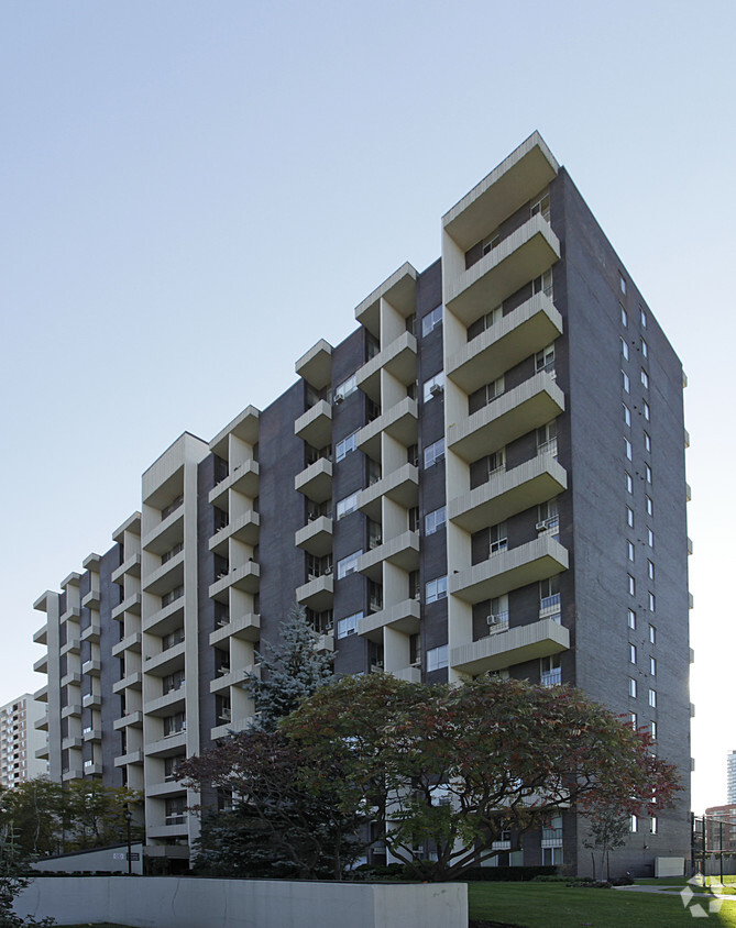 Building Photo - The Southport