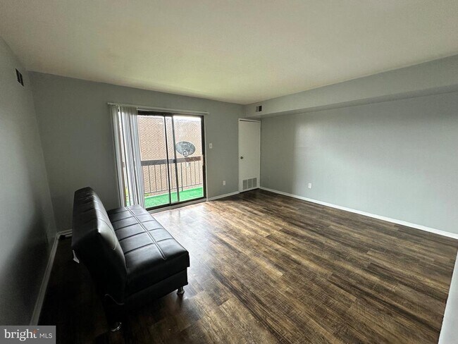 Foto del edificio - 2727 Rhawn St