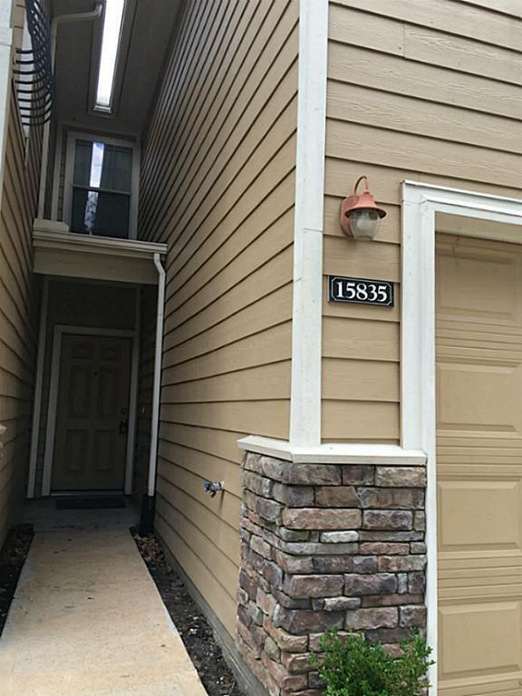 Foto del edificio - 15835 Misty Loch Ln