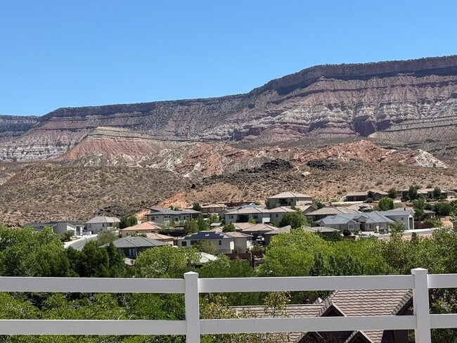 Building Photo - VIEWS in Toquerville Four Bedroom