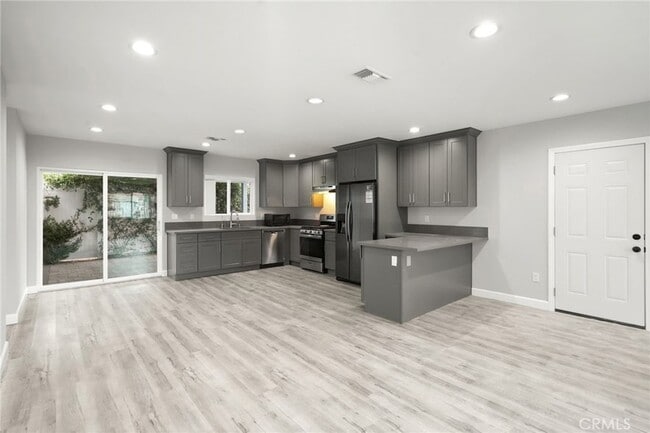 Building Photo - 8225 Ben Ave