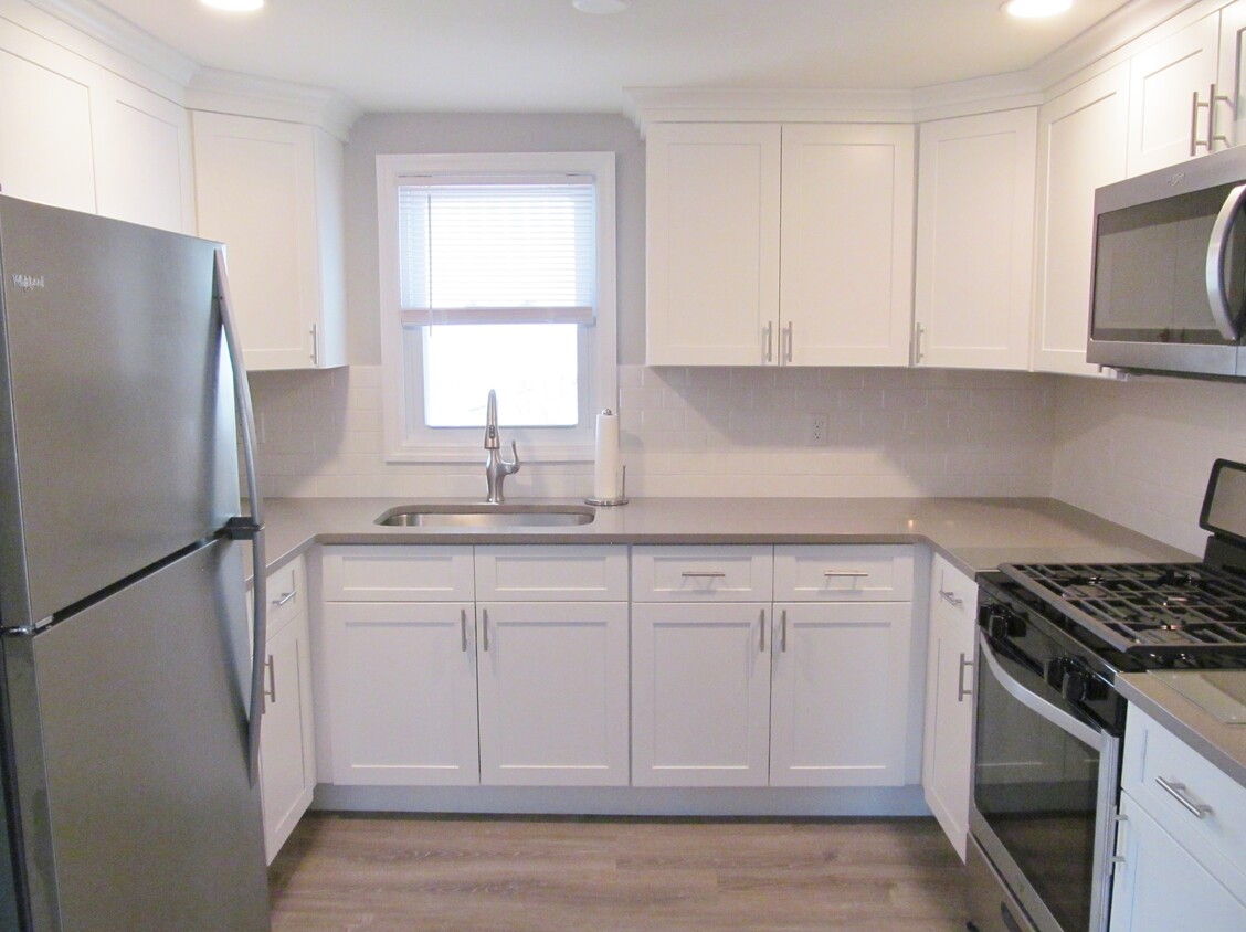 Primary Photo - 11 Meehan Ave