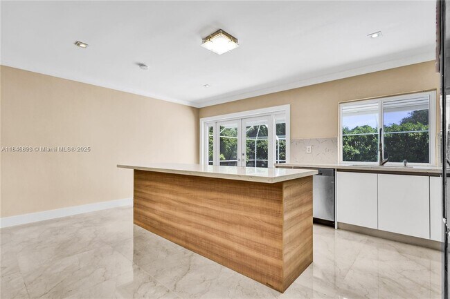 Foto del edificio - 7620 SW 164th St