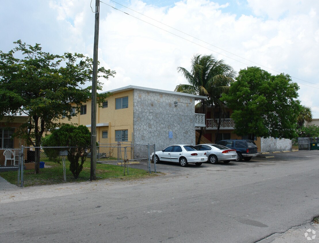 Foto del edificio - 2210 NW 7th Ct