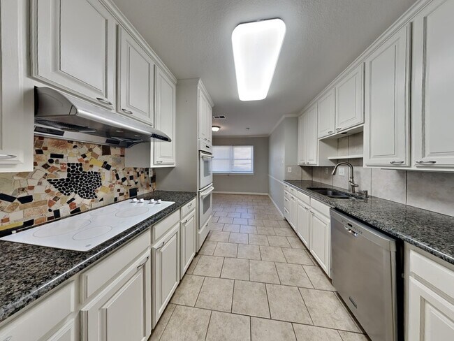 Building Photo - 1505 Wade Dr