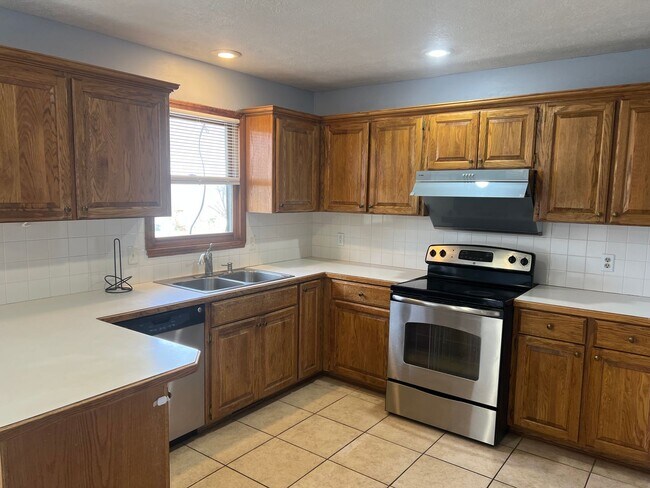 Building Photo - 3Bed / 2Bath in Springfield