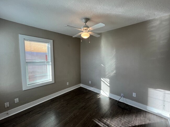 Building Photo - Cozy 1 Bedroom 1 Bathroom House In The NW!