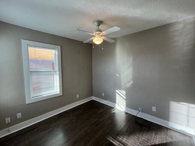 Foto del edificio - Cozy 1 Bedroom 1 Bathroom House In The NW!