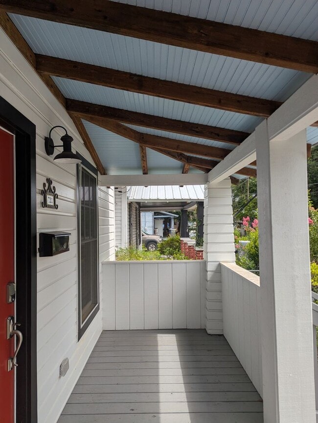 Building Photo - Stunning Fully Renovated 3-Bedroom, 2-Bathroom Cottage-Style Home