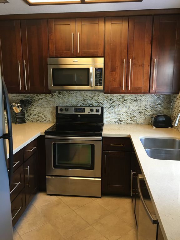 Kitchen - 1400 Bowe Ave