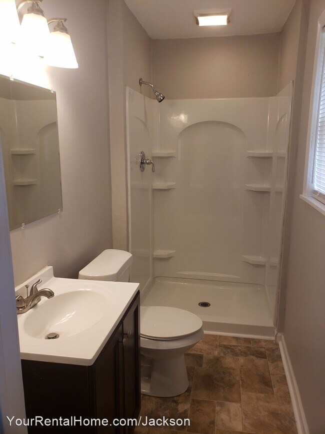 Building Photo - 5 br, 3 bath House - 114 Lakeshore Dr