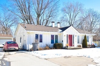 Building Photo - 3421 Merle Hay Rd