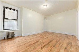 Building Photo - 580 Maple St