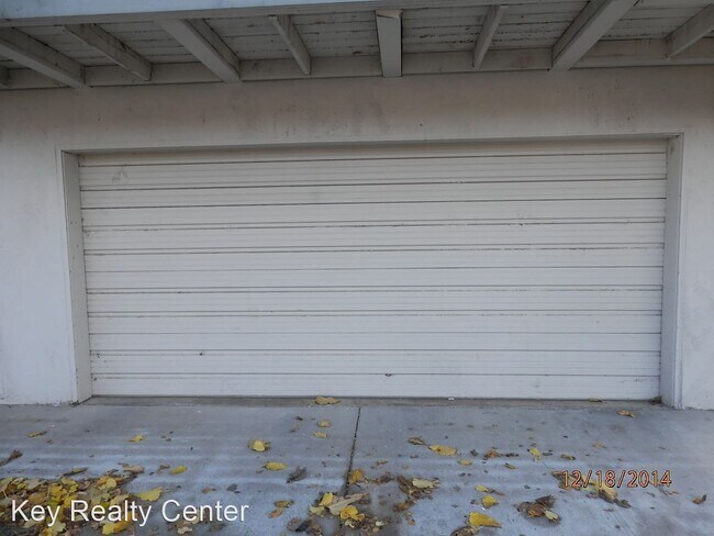 Building Photo - 2 br, 1 bath House - 8939 El Mirador Drive #4