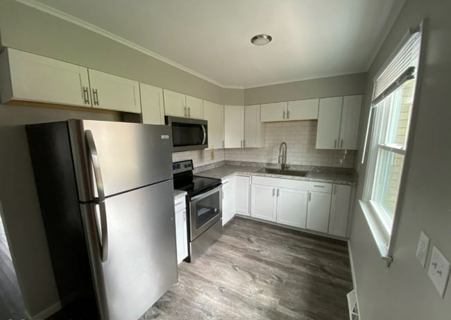 Building Photo - 121 E 35th St