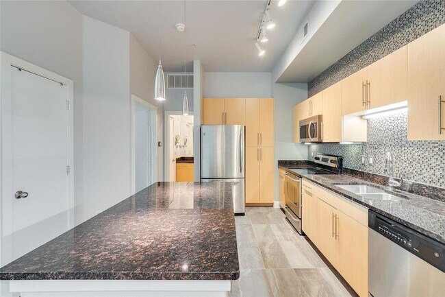 Foto del edificio - 4605 Cedar Springs Rd