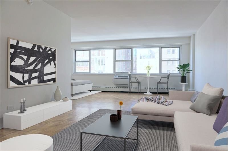 Foto principal - 60 E 12th St