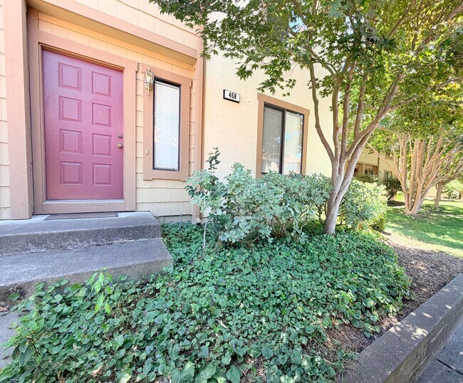 Foto del edificio - Charming Two-Story Petaluma Home – Private Yard & Community Amenities