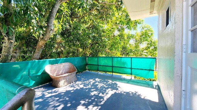 Building Photo - 524 Hampton Rd