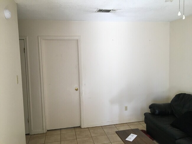 Foto del edificio - 3108 Zachry Ave