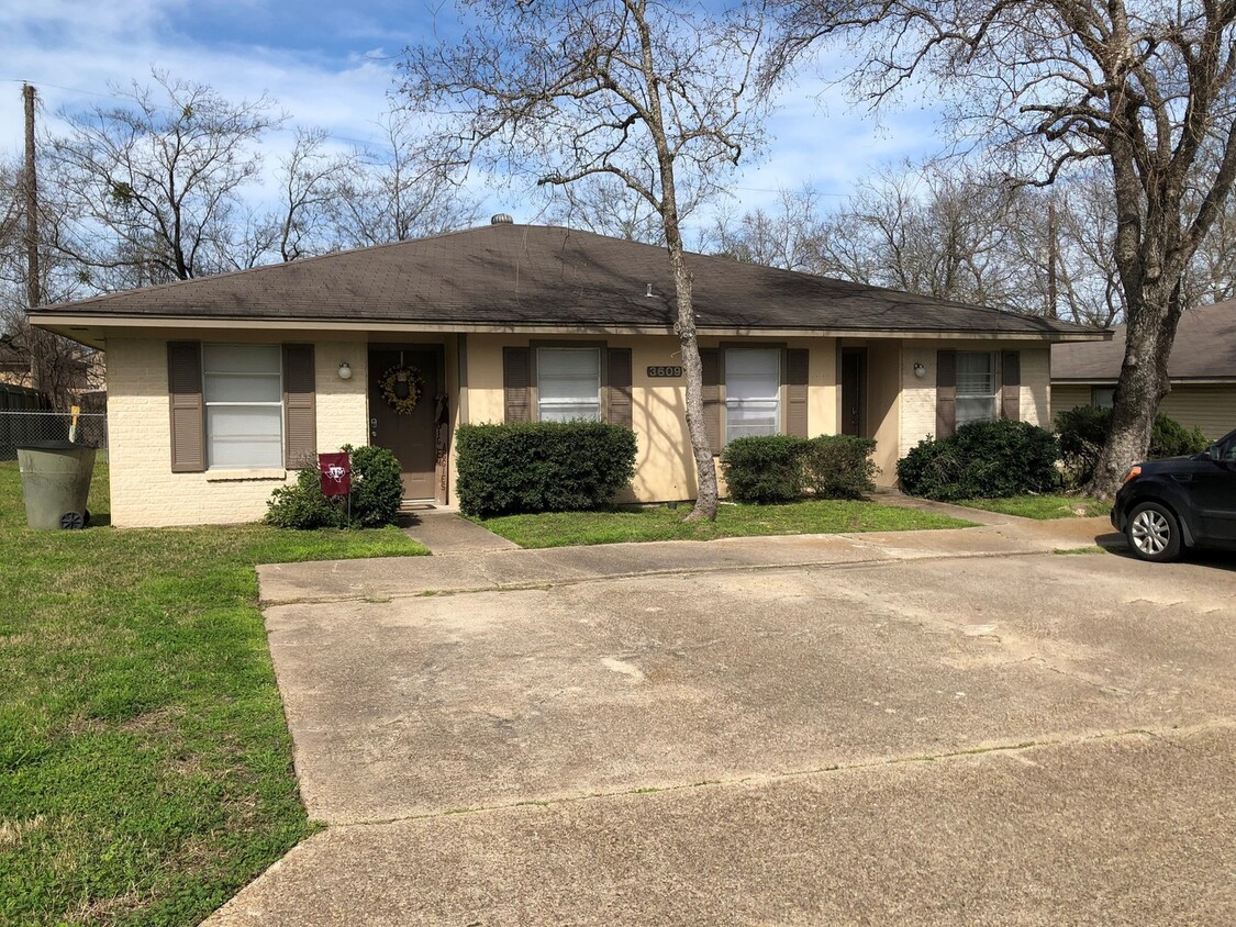 Foto principal - Upgraded Duplex in a Convenient Boonville ...
